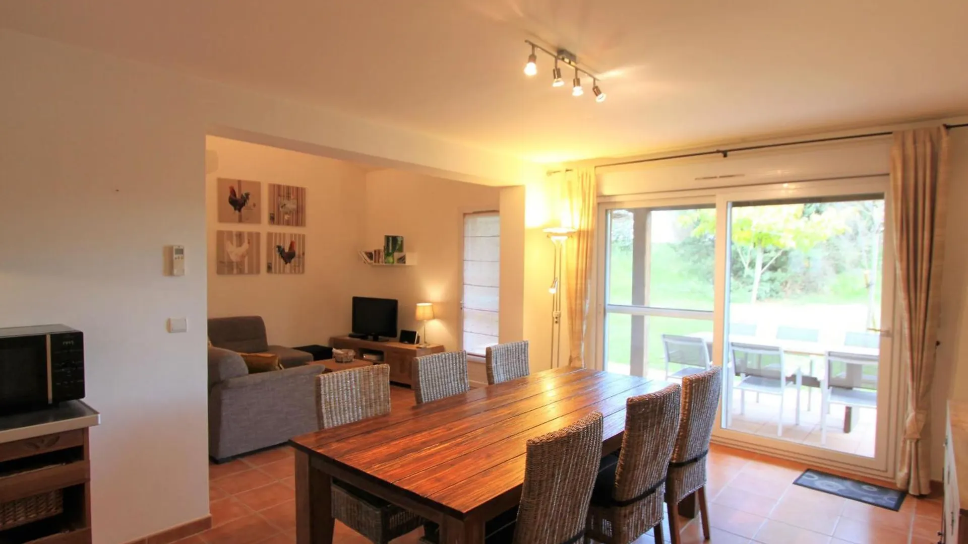 Cosy Holiday Home In Arles With Pool
