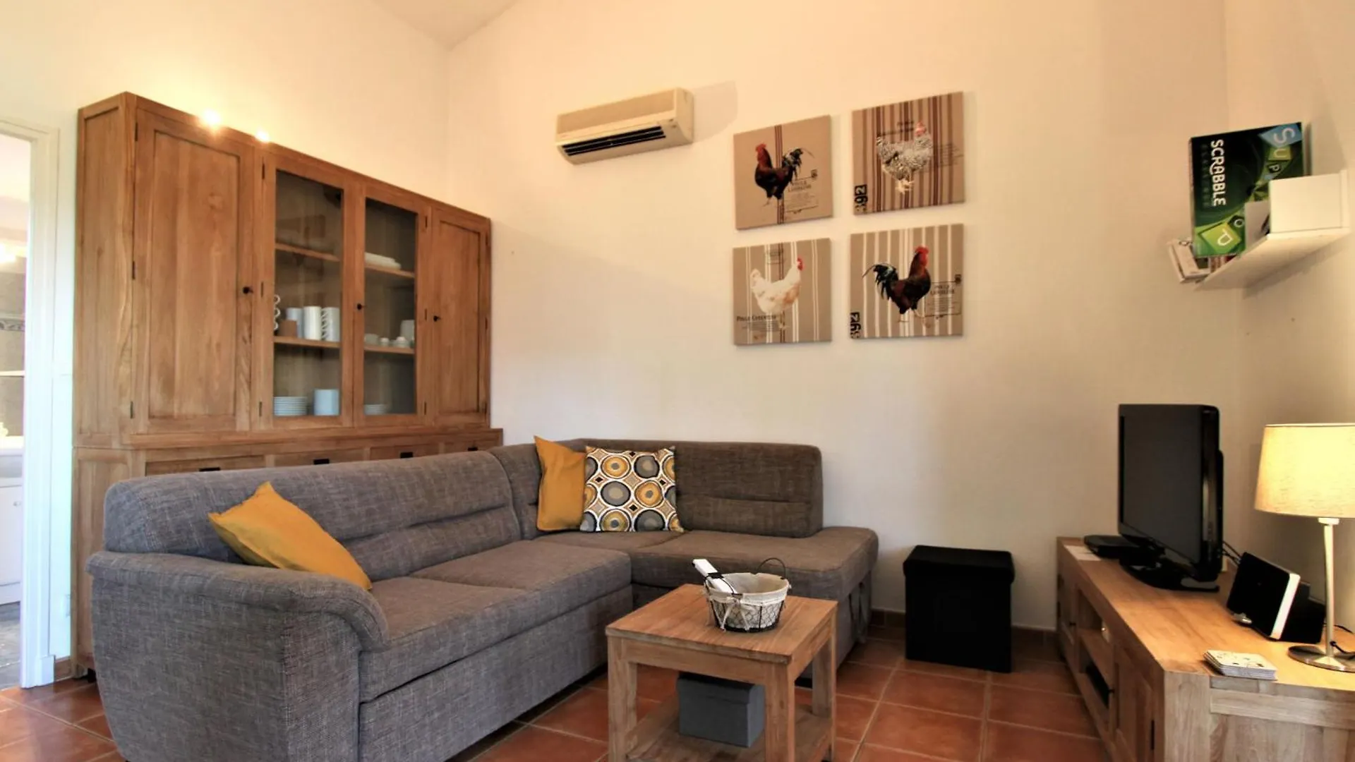 Cosy Holiday Home In Arles With Pool