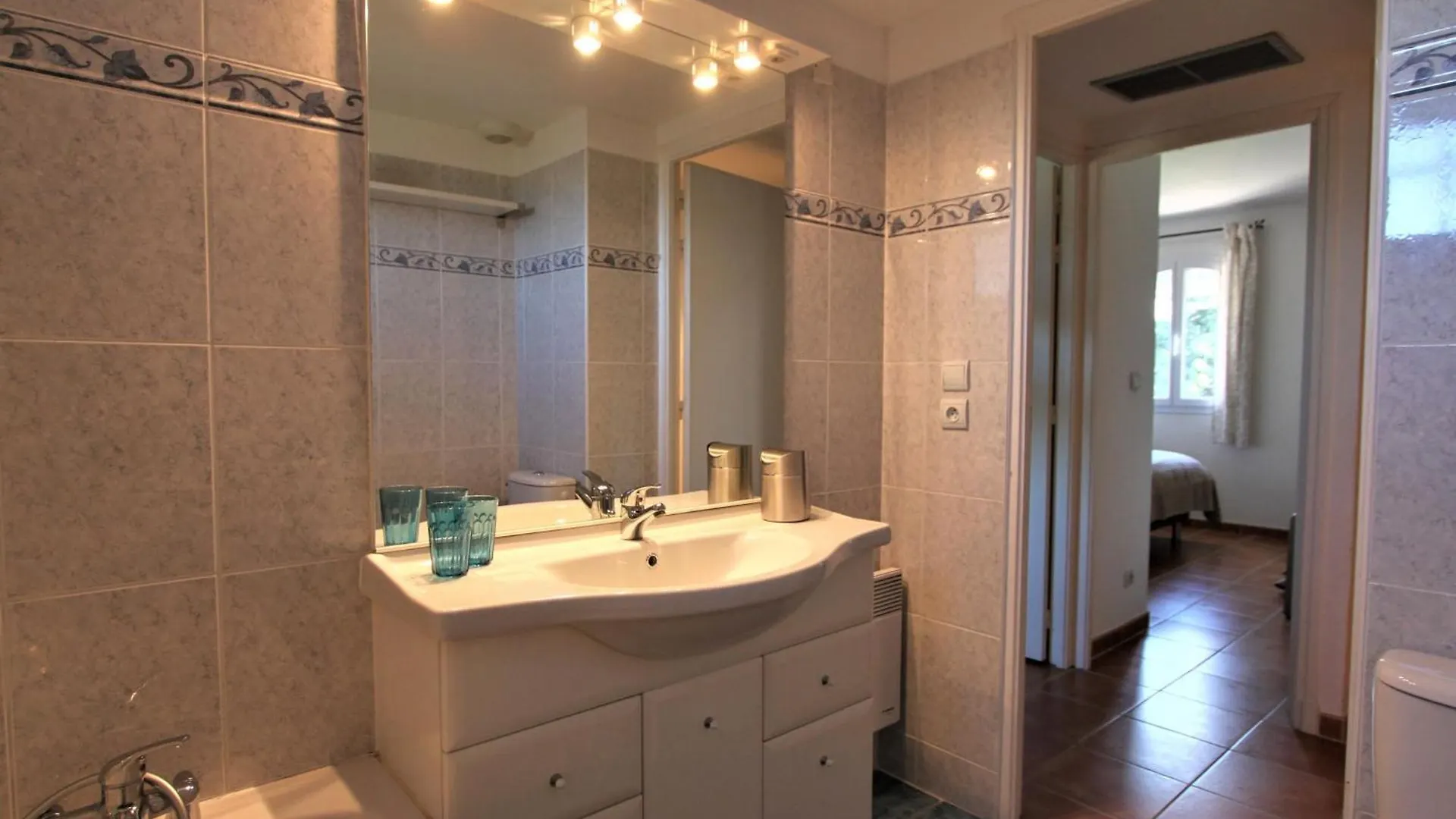Cosy Holiday Home In Arles With Pool