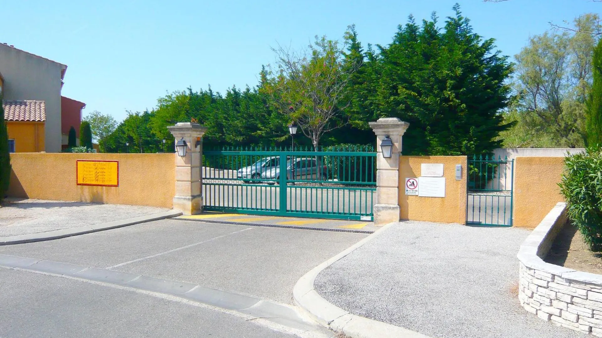 Cosy Holiday Home In Arles With Pool