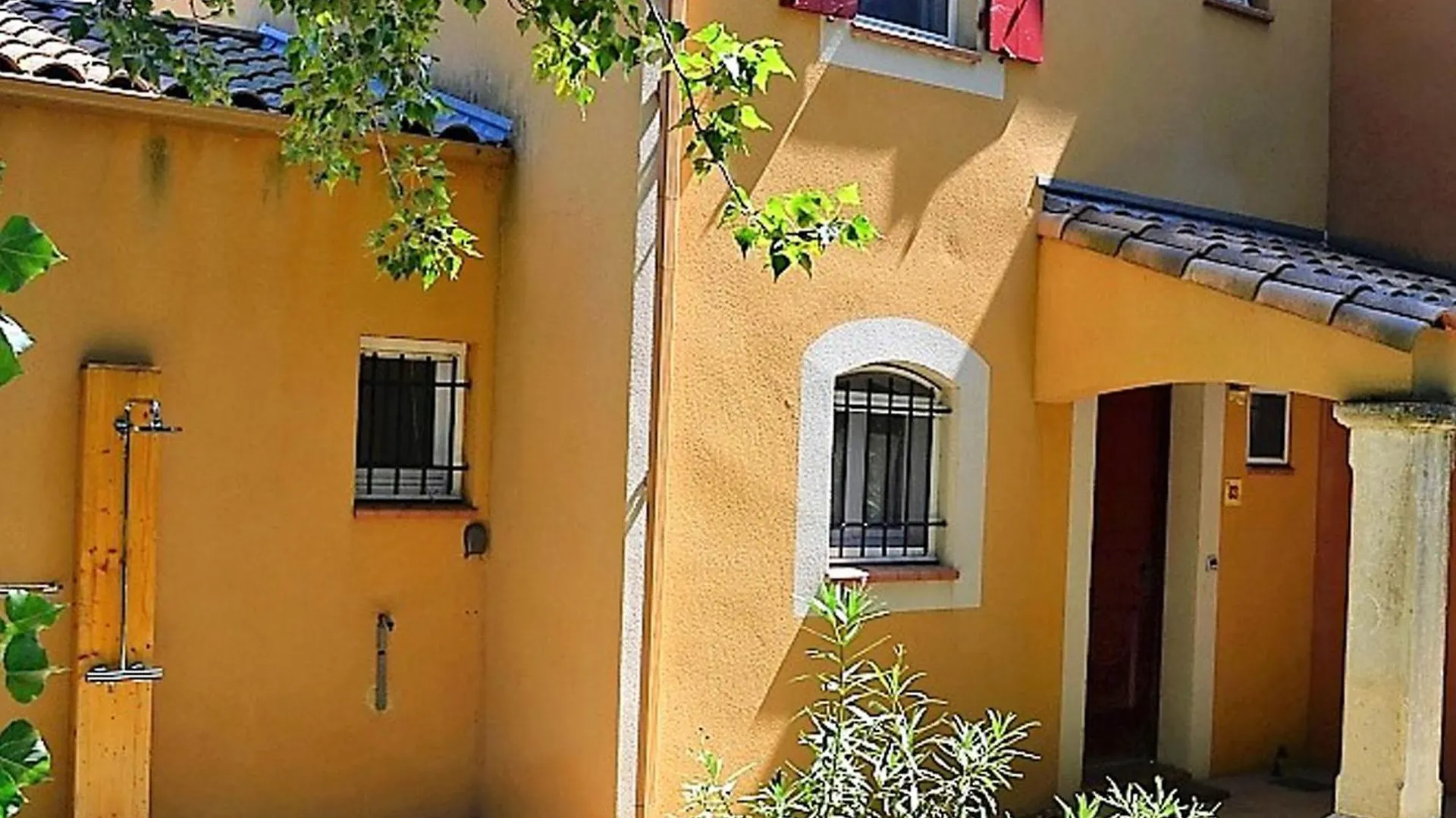 Cosy Holiday Home In Arles With Pool France