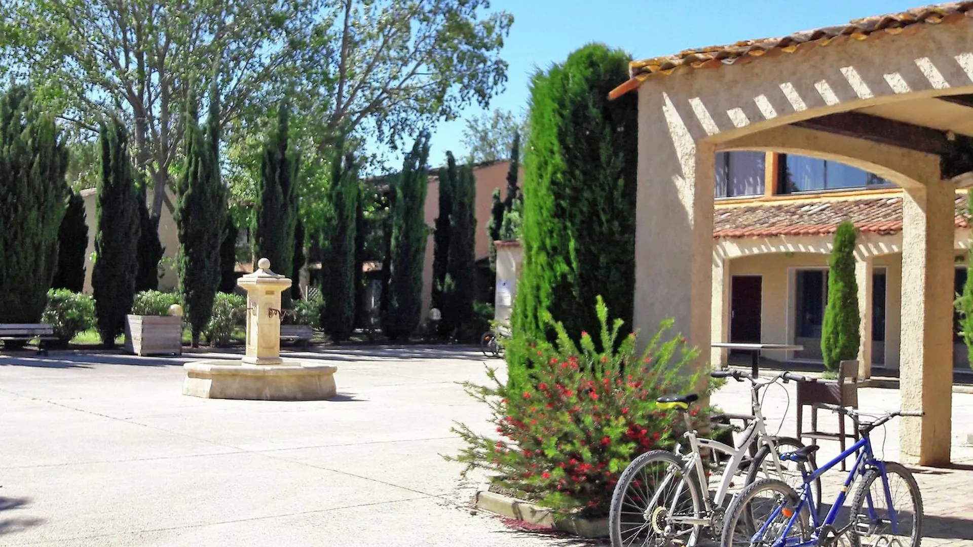 Cosy Holiday Home In Arles With Pool