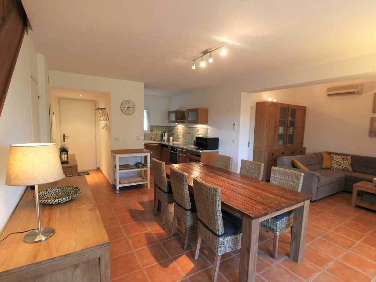 Cosy Holiday Home In Arles With Pool