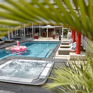 4* מלון Plaza